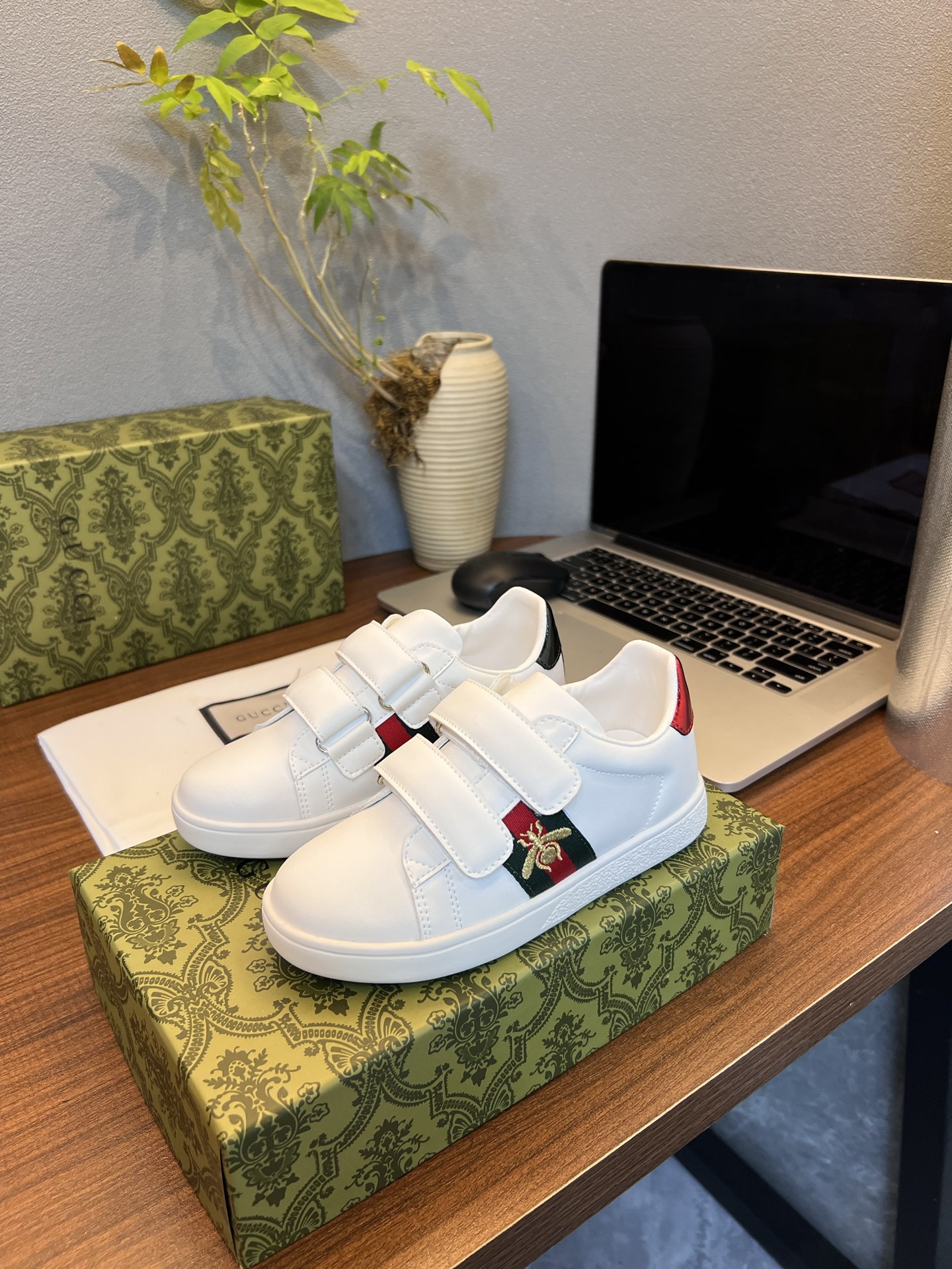 Children's shoes child